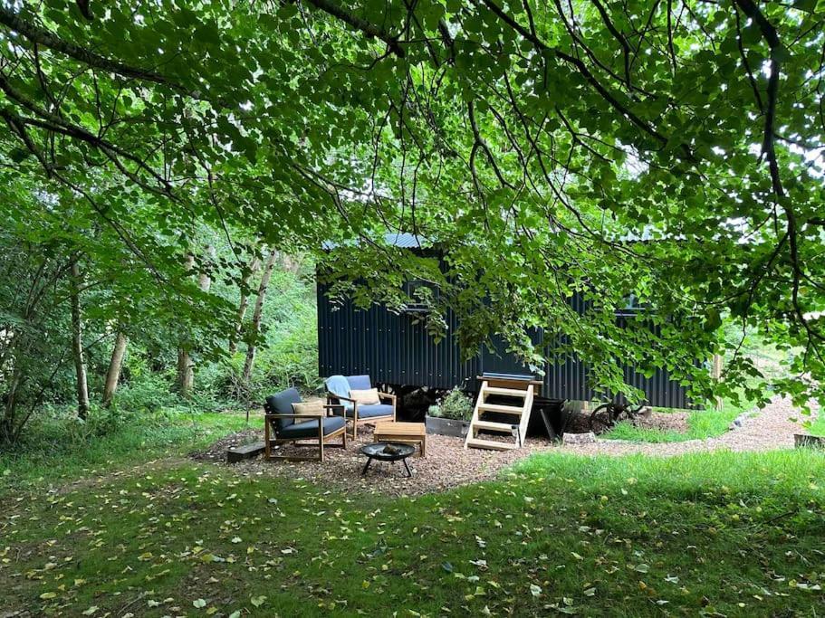 Cornwall Woodland Shepherd'S Hut Deirdres Hut Бодмін Екстер'єр фото