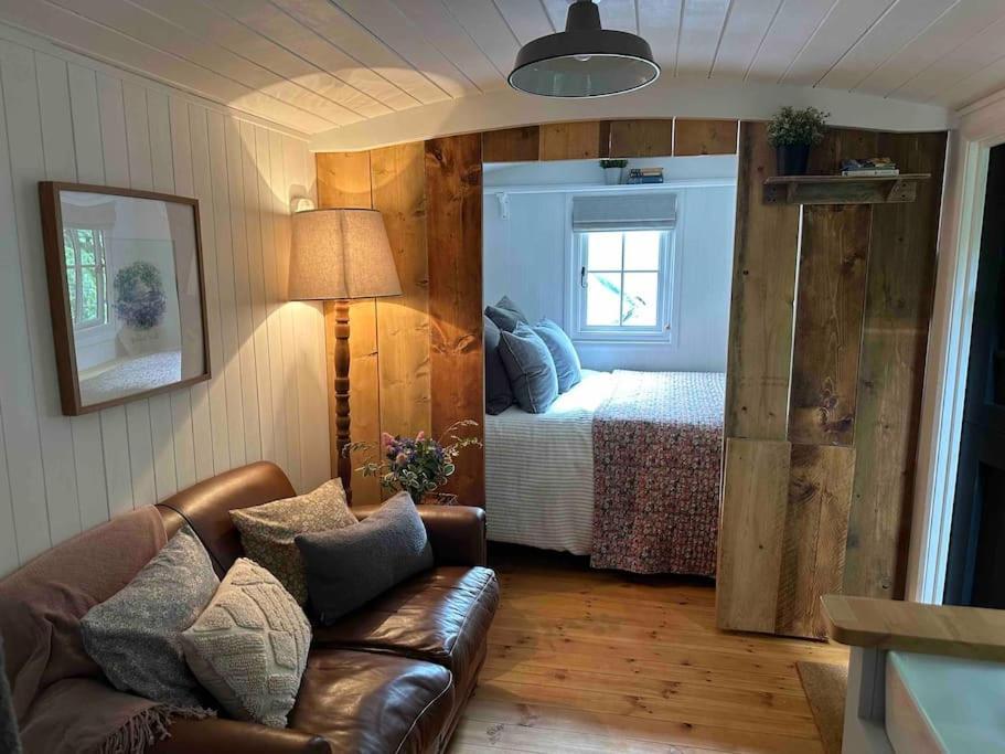 Cornwall Woodland Shepherd'S Hut Deirdres Hut Бодмін Екстер'єр фото